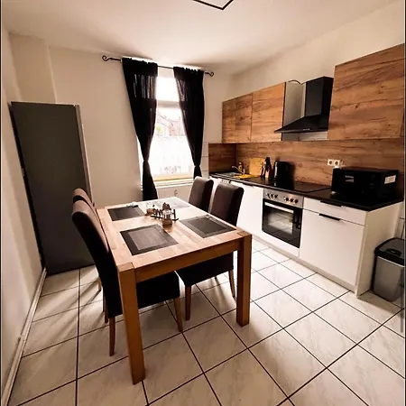 Spacious Flat , 4 Beds, Kitchen , , Messe * Hannover