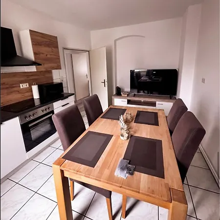 Lägenhet Spacious Flat , 4 Beds, Kitchen , , Messe