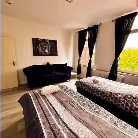 Lägenhet Spacious Flat , 4 Beds, Kitchen , , Messe *
